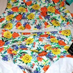 Torrid size 2 floral tankini top and bottom